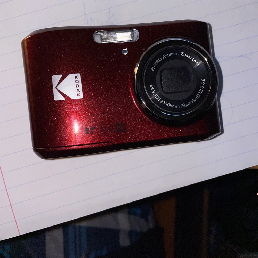 KODAK PIXPRO FZ45-RD 16MP Digital Camera Vlogging Camera (Red)